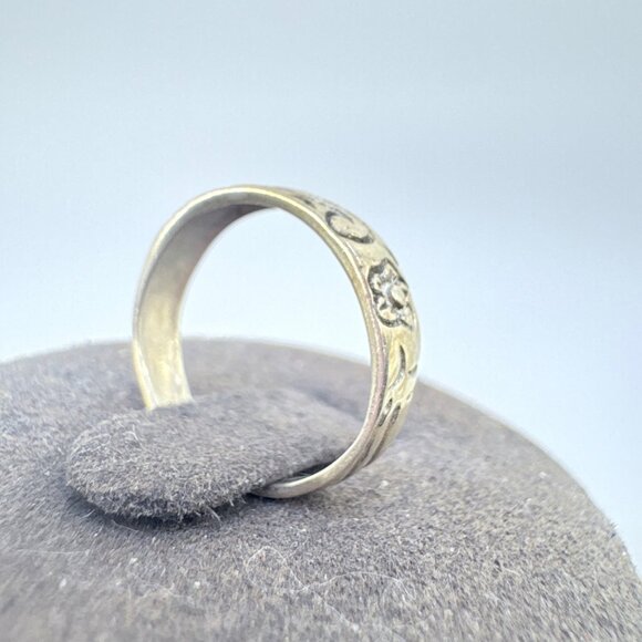 VTG Solid Sterling Silver 925 Etched Scroll Floral Design Toe Ring Size 3.25 - Picture 3 of 8